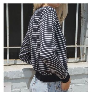 ⭐️BRANDY MELVILLE NAVY BLACK WHITE STRIPPEDSWEATER